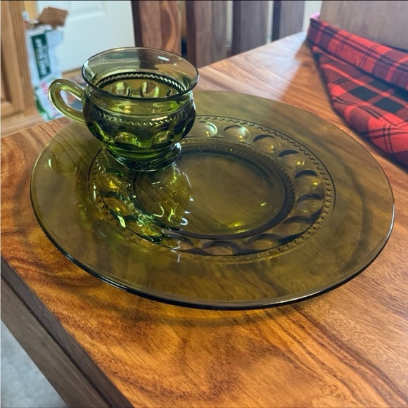 Vintage Indiana Glass Kings Crown Thumbprint Dinner Plate and Cup Set - Picture 10 of 11